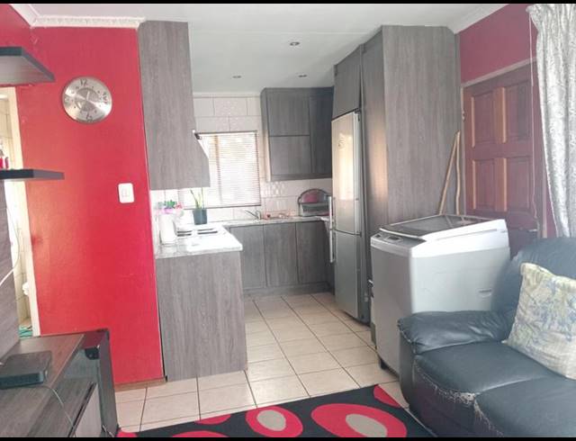 2 BEDROOM APARTMENT FOR SALE IN PROTEA GLEN
